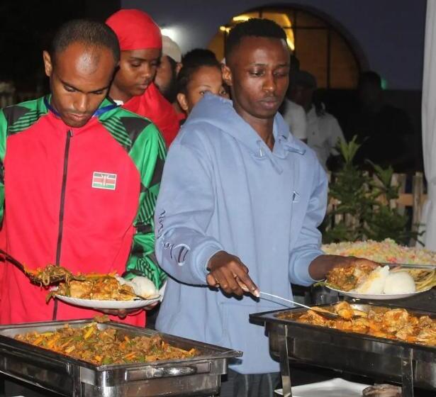 هتل L A Bendera S Beach