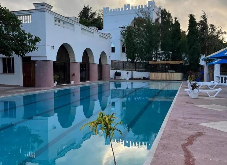 هتل L A Bendera S Beach