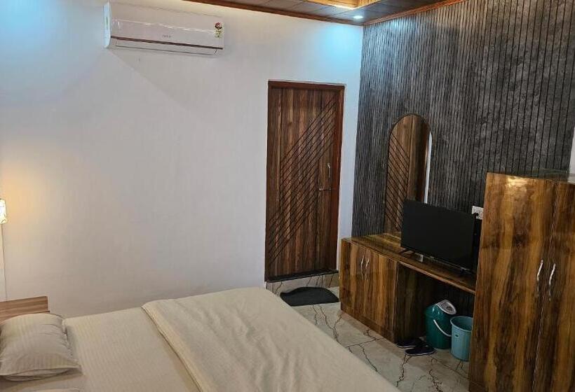 فندق On The Rocks