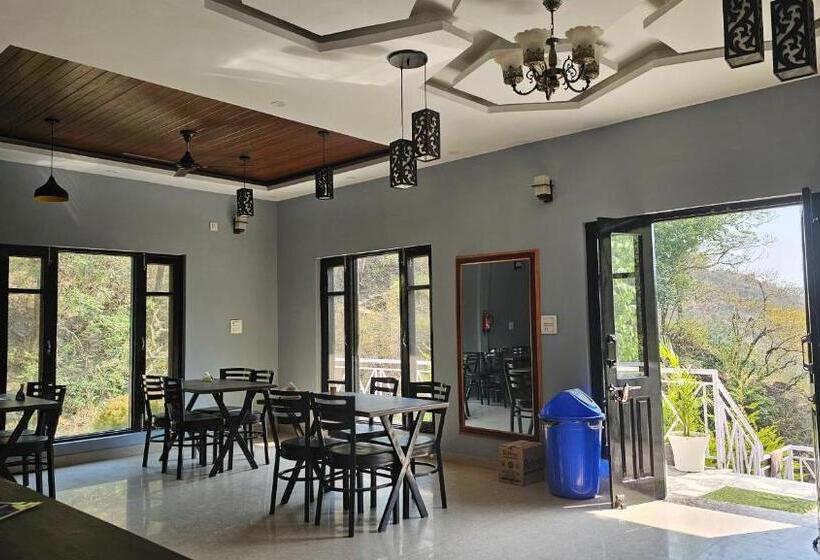 فندق On The Rocks