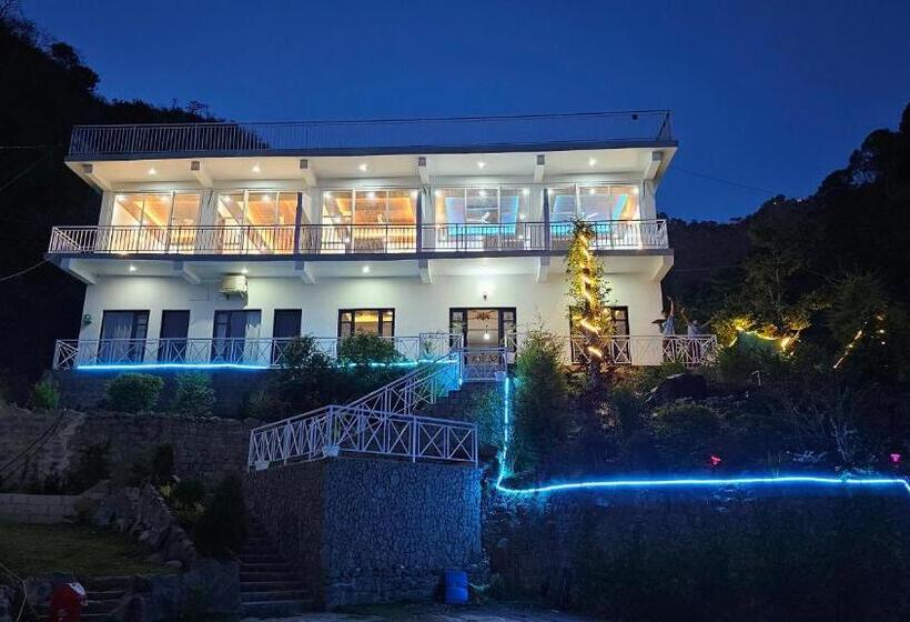 فندق On The Rocks