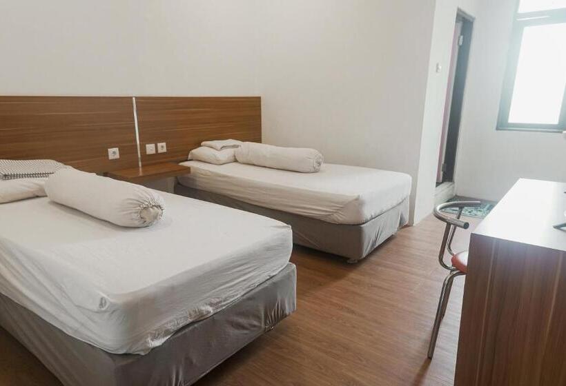 בית מלון כפרי Surya Abadi Guest House Syariah