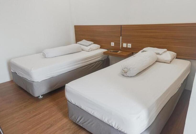 בית מלון כפרי Surya Abadi Guest House Syariah