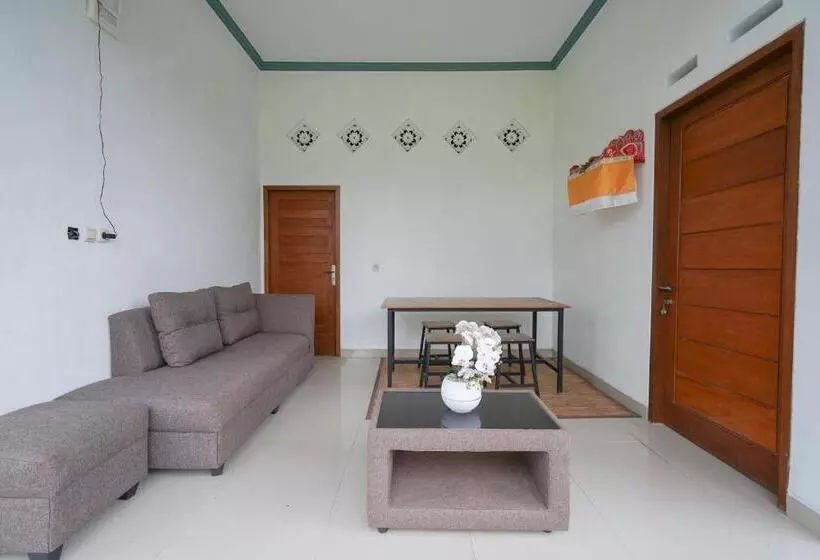 ホテル Urbanview Villa Pondok Uma Sari Near Ubud