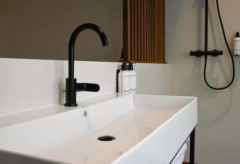 ホテル Van Heeckeren City Centre Jacuzzi Lofts