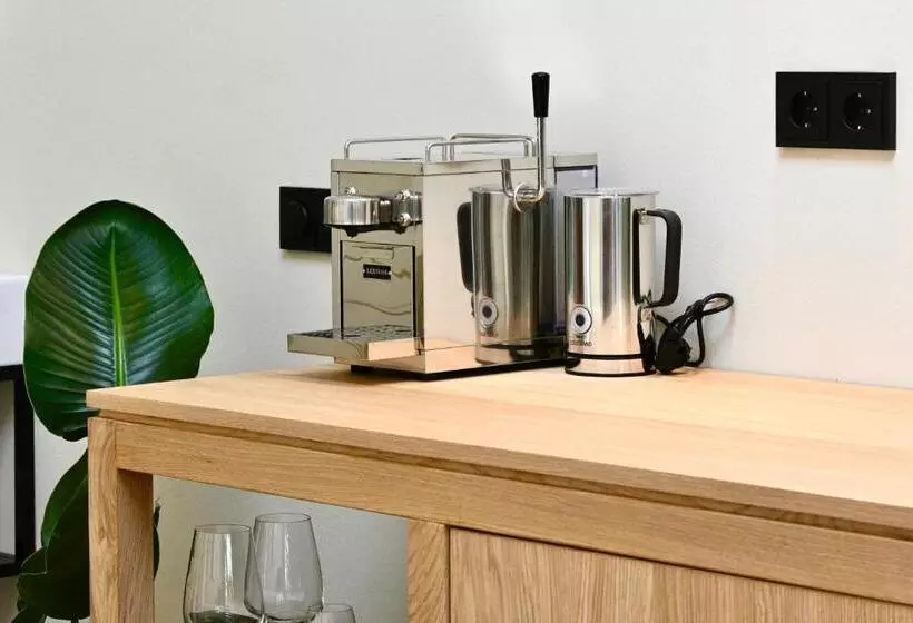 ホテル Van Heeckeren City Centre Jacuzzi Lofts