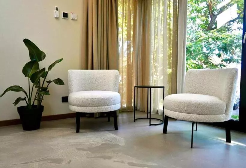 ホテル Van Heeckeren City Centre Jacuzzi Lofts