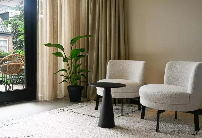 ホテル Van Heeckeren City Centre Jacuzzi Lofts