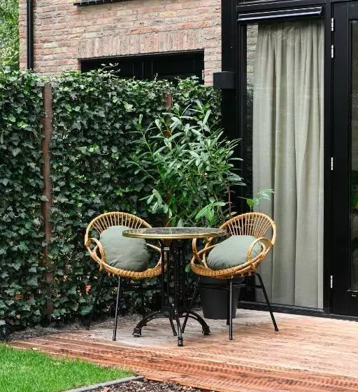 ホテル Van Heeckeren City Centre Jacuzzi Lofts