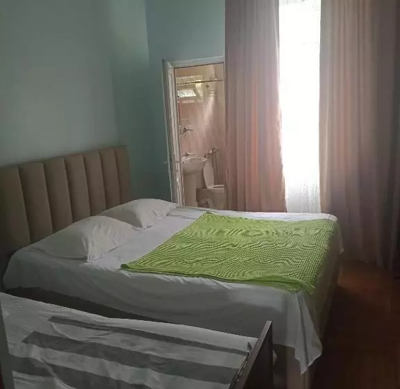 پانسیون Cicis House