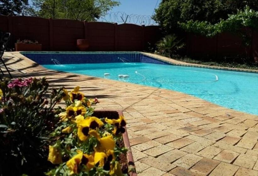 פנסיון Lizzie S