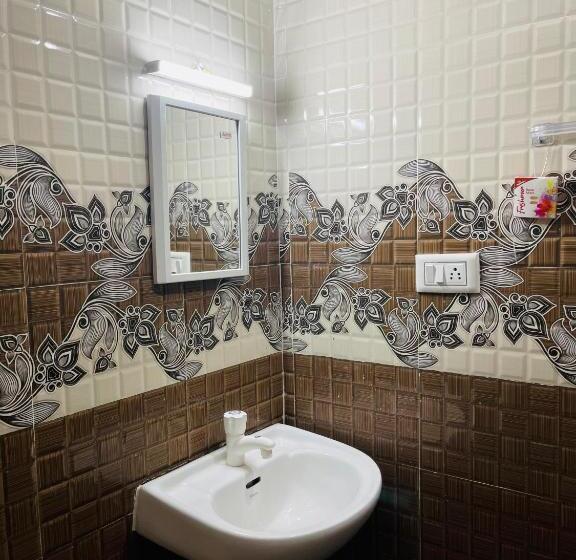 פנסיון Senthil Resort