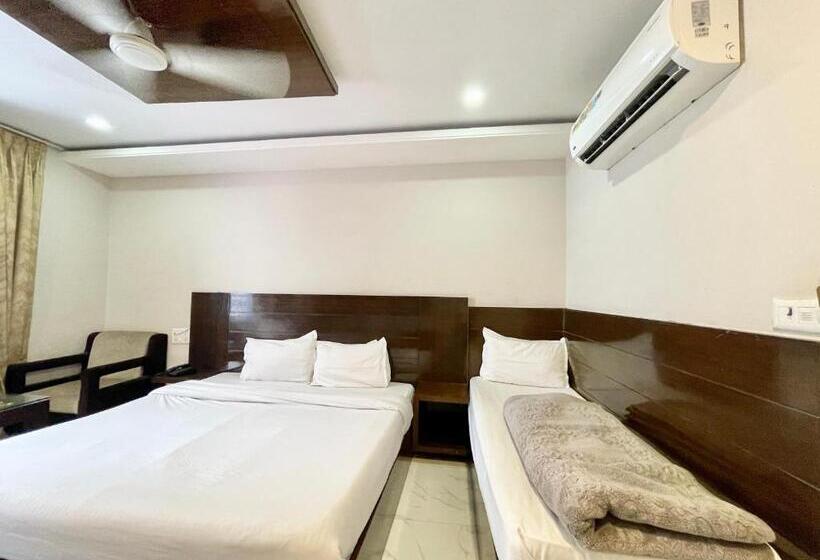 Ray Ban ! Haridwar होटल रे बन ரே பான் ஹோட்டல் Fully Air Conditioned Hotel, Lift Wifi And Parking Ava