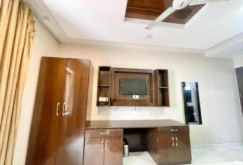 Ray Ban ! Haridwar होटल रे बन ரே பான் ஹோட்டல் Fully Air Conditioned Hotel, Lift Wifi And Parking Ava