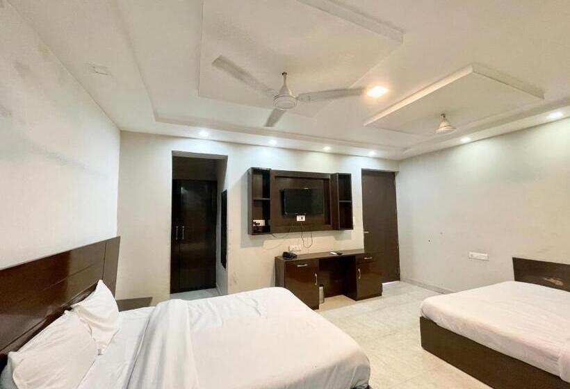 Ray Ban ! Haridwar होटल रे बन ரே பான் ஹோட்டல் Fully Air Conditioned Hotel, Lift Wifi And Parking Ava