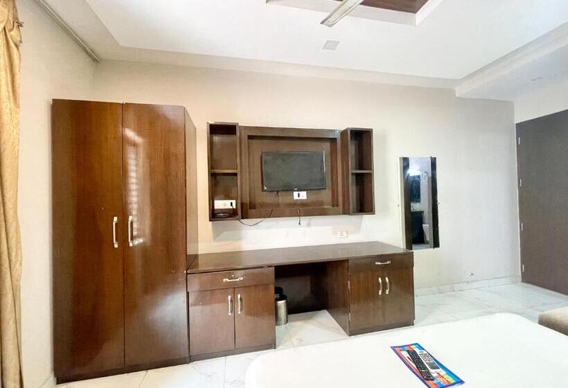 Ray Ban ! Haridwar होटल रे बन ரே பான் ஹோட்டல் Fully Air Conditioned Hotel, Lift Wifi And Parking Ava