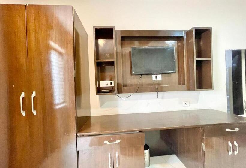 Ray Ban ! Haridwar होटल रे बन ரே பான் ஹோட்டல் Fully Air Conditioned Hotel, Lift Wifi And Parking Ava