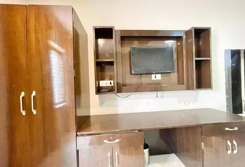 Ray Ban ! Haridwar होटल रे बन ரே பான் ஹோட்டல் Fully Air Conditioned Hotel, Lift Wifi And Parking Ava
