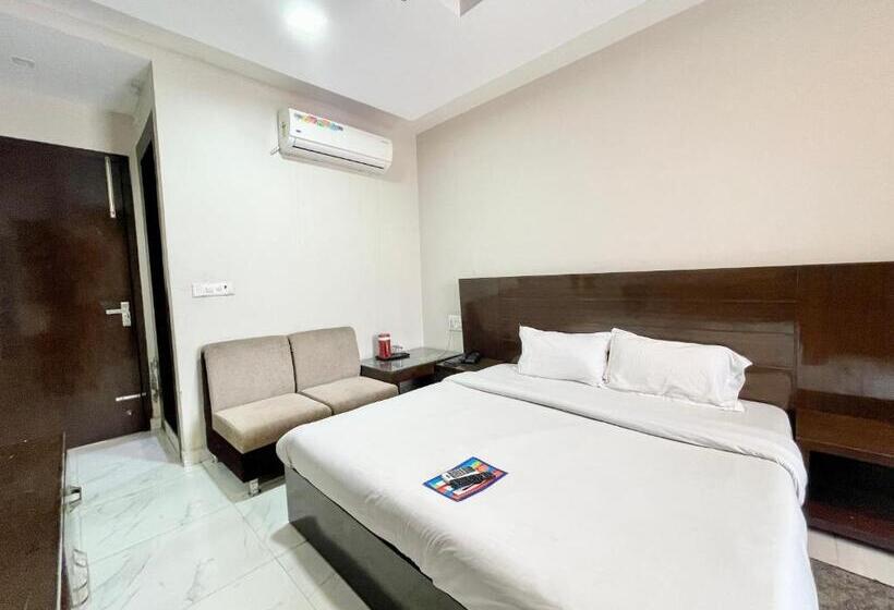 Ray Ban ! Haridwar होटल रे बन ரே பான் ஹோட்டல் Fully Air Conditioned Hotel, Lift Wifi And Parking Ava