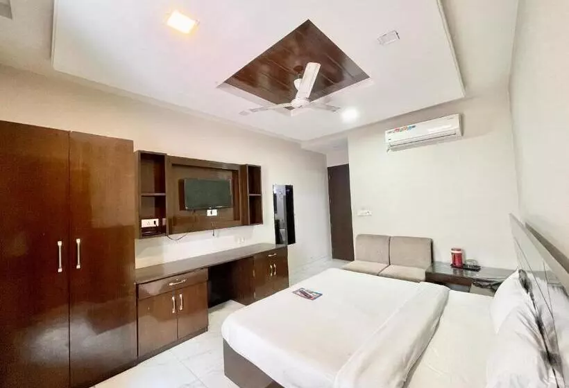 Ray Ban ! Haridwar होटल रे बन ரே பான் ஹோட்டல் Fully Air Conditioned Hotel, Lift Wifi And Parking Ava