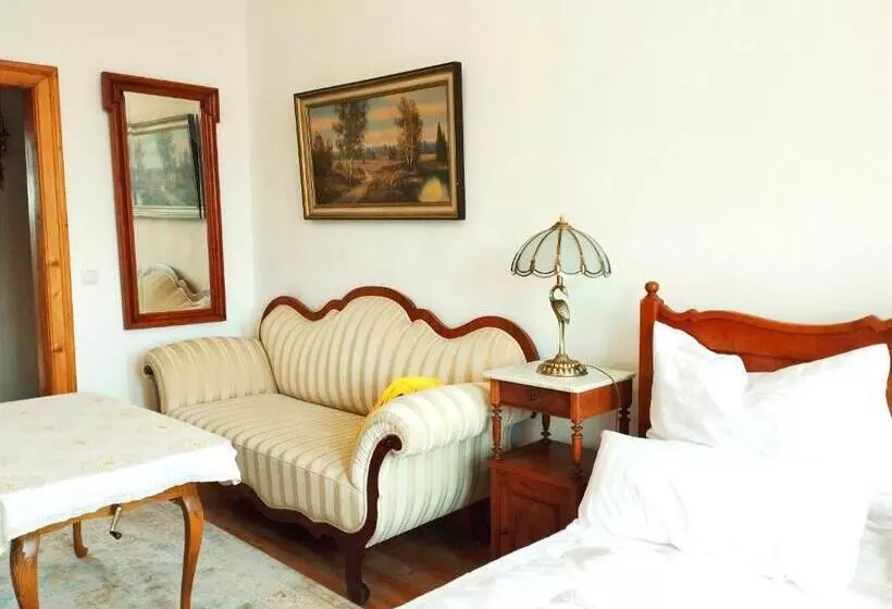 Aamiaismajoitus (B&B) Unik Villa Kurz Urlaub Mit Veranda Und Balkon