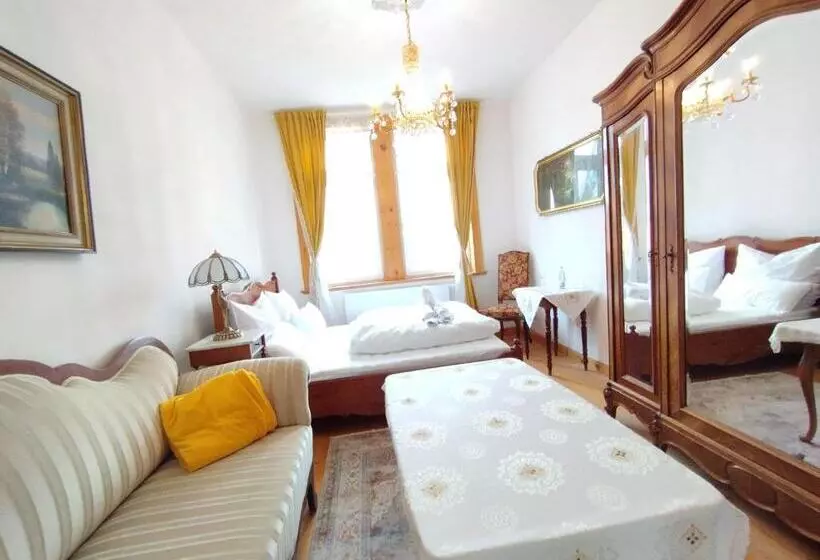 Aamiaismajoitus (B&B) Unik Villa Kurz Urlaub Mit Veranda Und Balkon