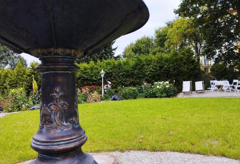 تختخواب و صبحانه Unik Villa Kurz Urlaub Mit Veranda Und Balkon