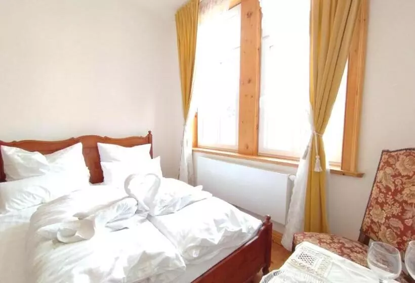 Aamiaismajoitus (B&B) Unik Villa Kurz Urlaub Mit Veranda Und Balkon