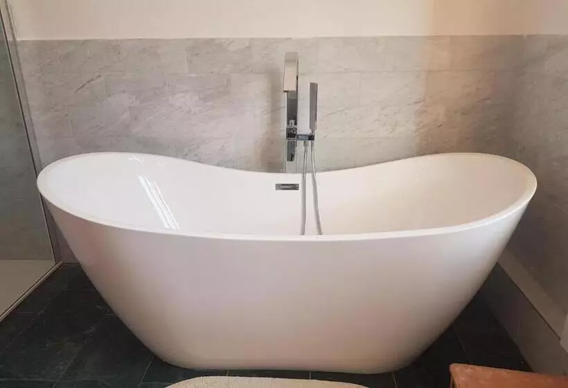 Aamiaismajoitus (B&B) Unik Villa Kurz Urlaub Mit Veranda Und Balkon