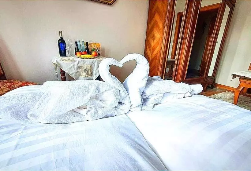 Aamiaismajoitus (B&B) Unik Villa Kurz Urlaub Mit Veranda Und Balkon