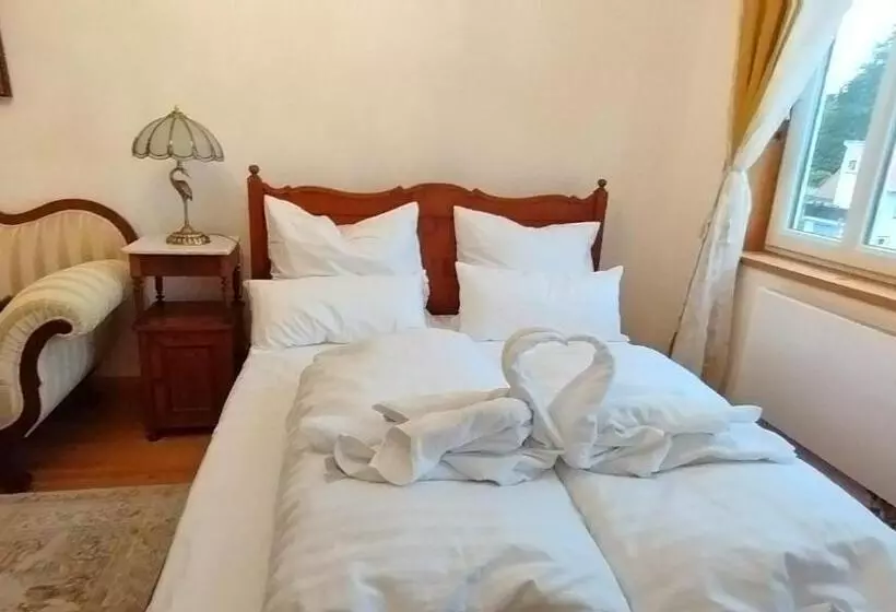 Aamiaismajoitus (B&B) Unik Villa Kurz Urlaub Mit Veranda Und Balkon