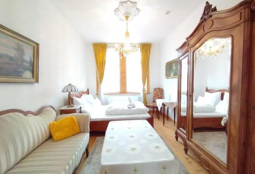 Aamiaismajoitus (B&B) Unik Villa Kurz Urlaub Mit Veranda Und Balkon