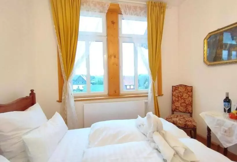 Aamiaismajoitus (B&B) Unik Villa Kurz Urlaub Mit Veranda Und Balkon