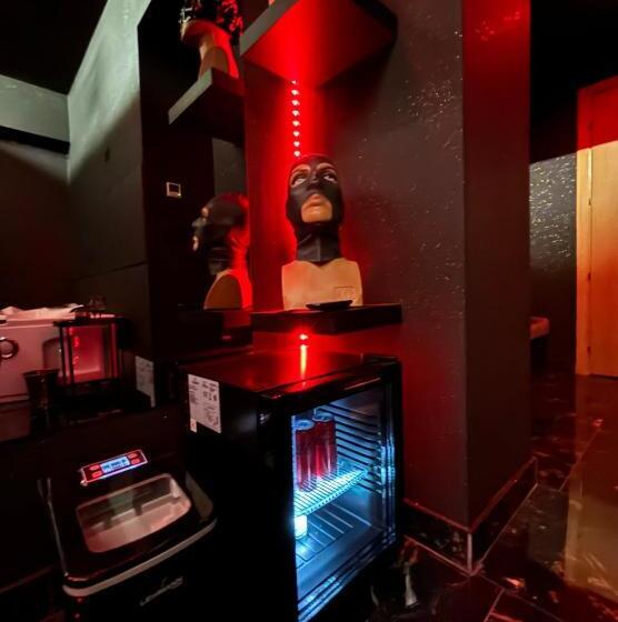 هتل Romeo Nights Love Rooms Jacuzzi Hydromassage