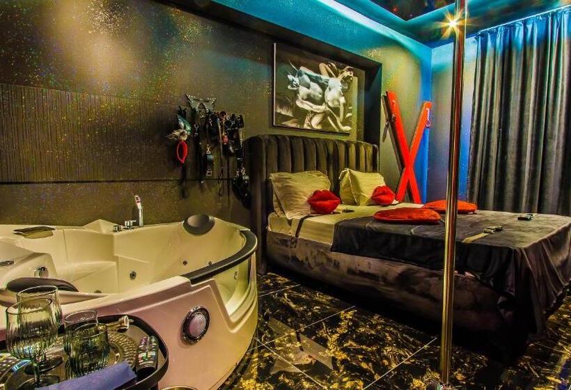 هتل Romeo Nights Love Rooms Jacuzzi Hydromassage