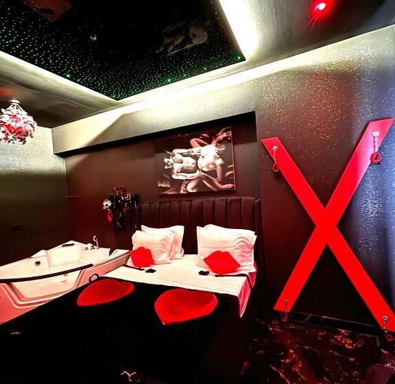 هتل Romeo Nights Love Rooms Jacuzzi Hydromassage