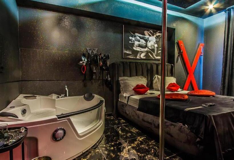 هتل Romeo Nights Love Rooms Jacuzzi Hydromassage