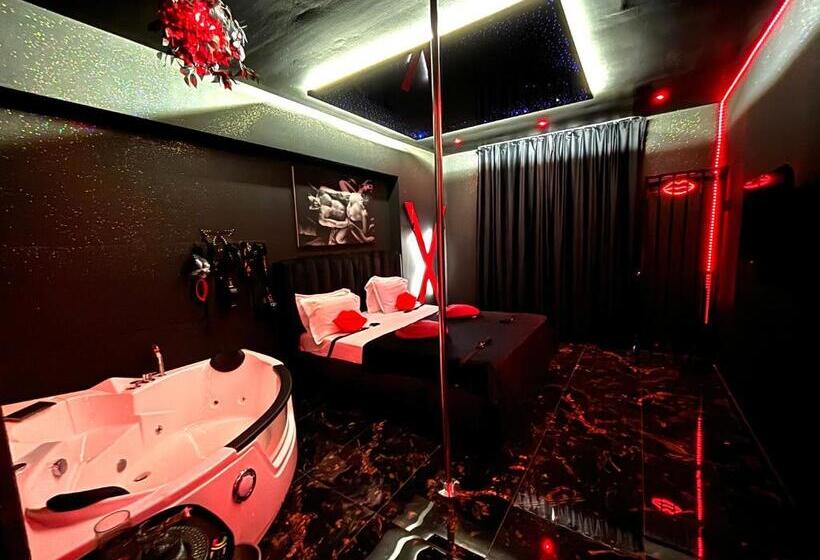 هتل Romeo Nights Love Rooms Jacuzzi Hydromassage
