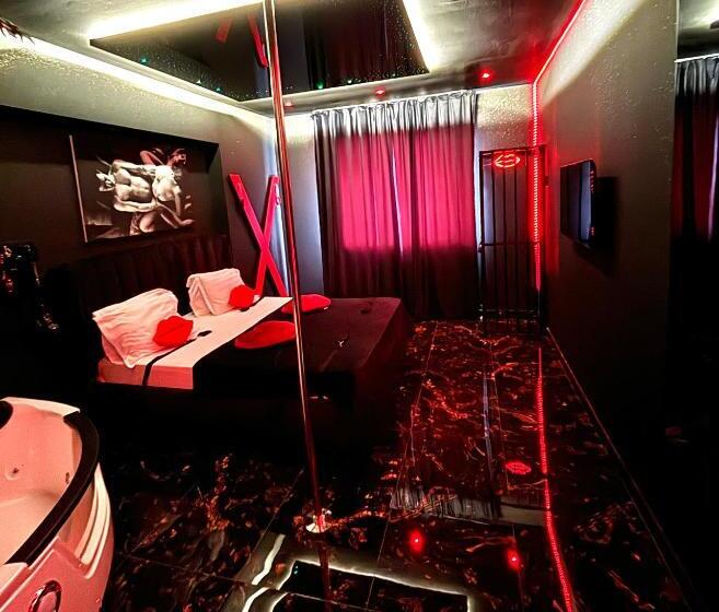 هتل Romeo Nights Love Rooms Jacuzzi Hydromassage