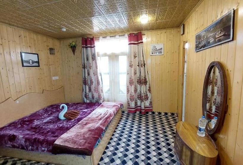בית מלון כפרי Srinagar Tourism Group Of House Boats