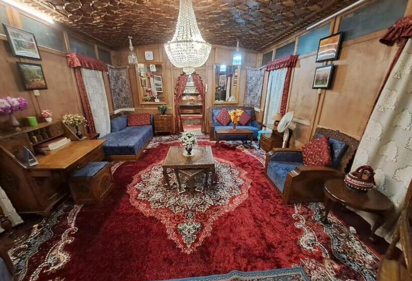 בית מלון כפרי Srinagar Tourism Group Of House Boats