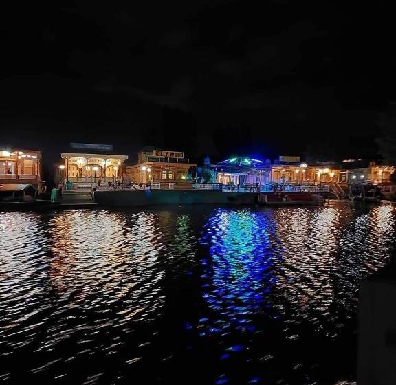 בית מלון כפרי Srinagar Tourism Group Of House Boats