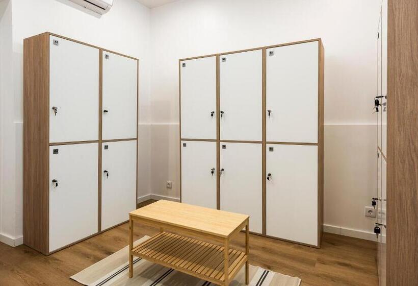 Madalena Hostel E Suites