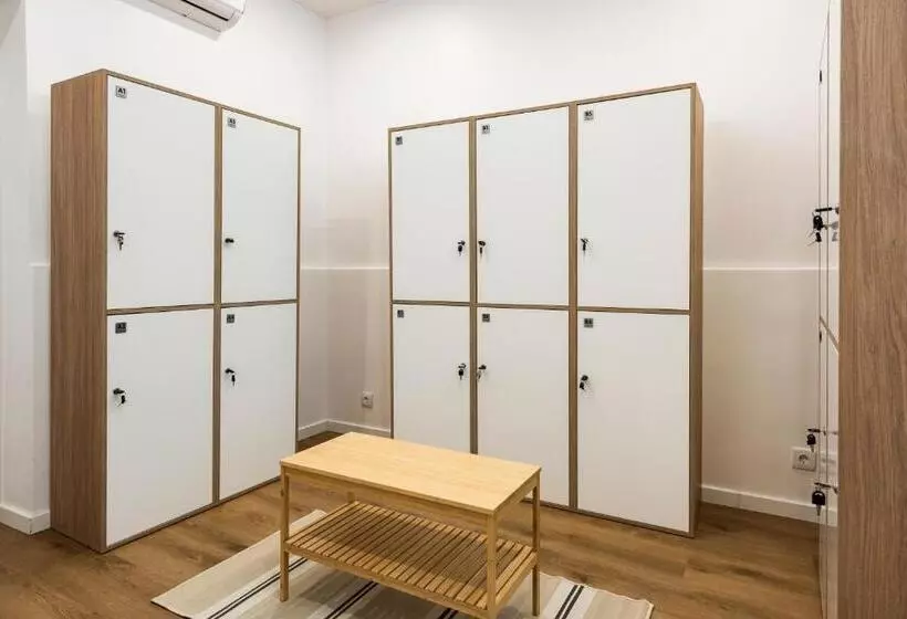 Madalena Hostel E Suites