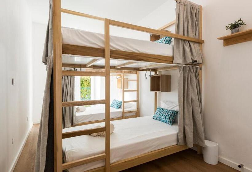 Madalena Hostel E Suites