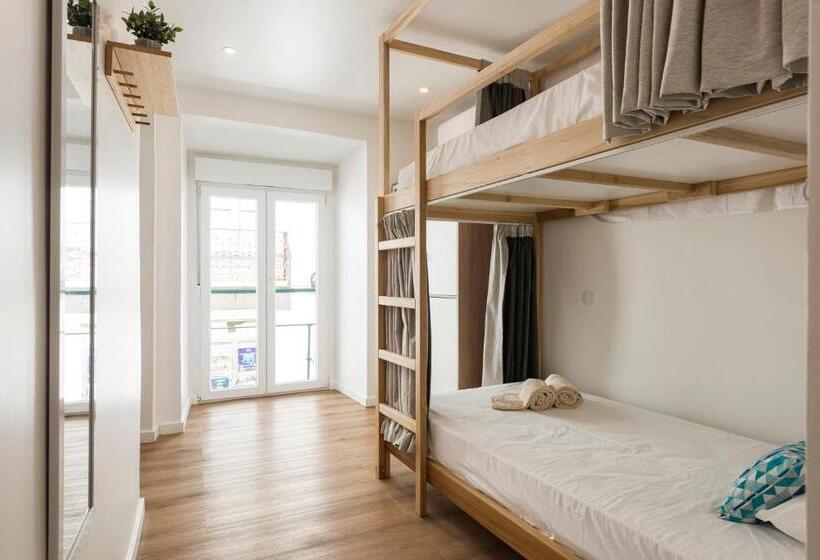 Madalena Hostel E Suites