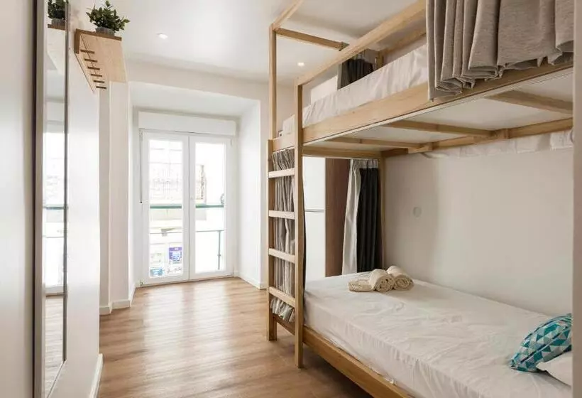 Madalena Hostel E Suites