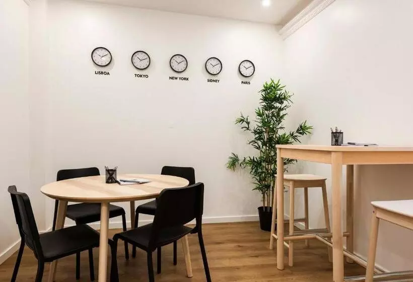 Madalena Hostel E Suites