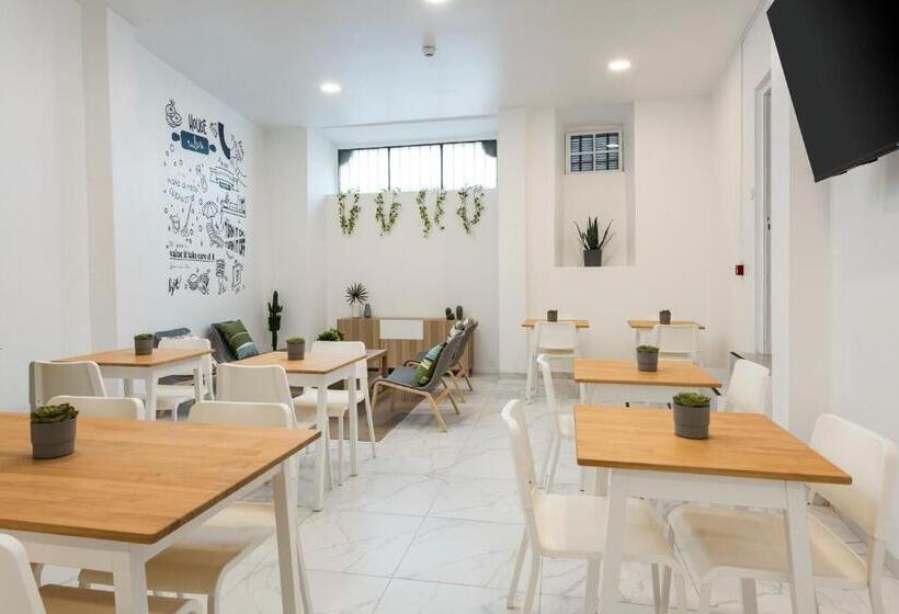 Madalena Hostel E Suites