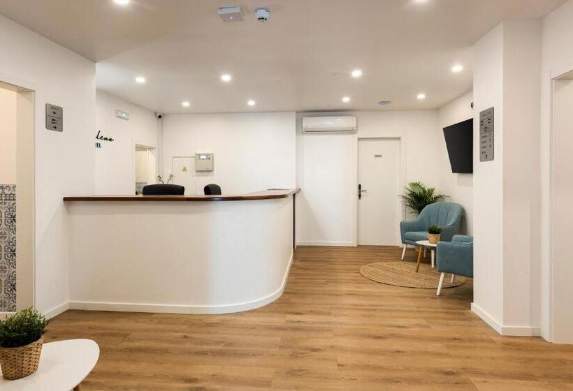 Madalena Hostel E Suites